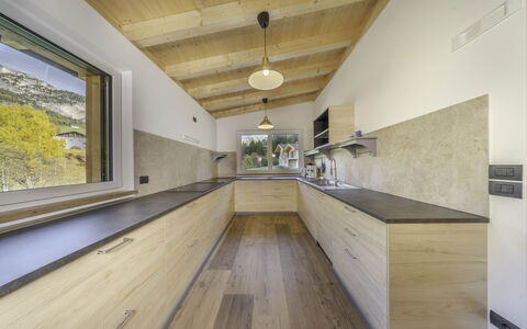 Chalet Dumbria Dolomites: Bois, Sol, Plafond, Cuisine, Comptoir, Sol, Tache De Bois, Parquet, Dur, Planche