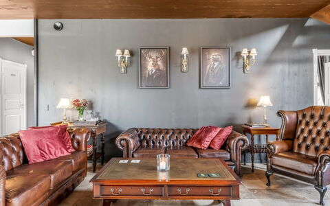 Geeske - 1.1Km from the Sea: Meubles, Design Intérieur, Mur, Sol, Canapé, Bois, Salon, Sol, Éclairage, Plafond
