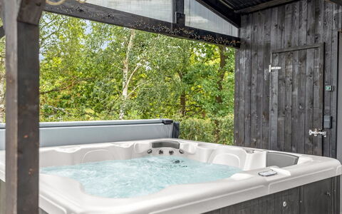 Geeske - 1.1Km from the Sea: Baignoire, Luminaire Plomberie, Plomberie, Jacuzzi, Matériau Naturel, Conception, Salle De Bains, Dur, Plante D'Appartement