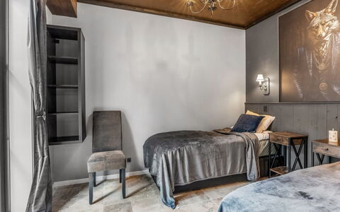 Geeske - 1.1Km from the Sea: Chambre, Design Intérieur, Meubles, Bois, Sol, Sol, Plafond, Lit, Drap De Lit, Éclairage