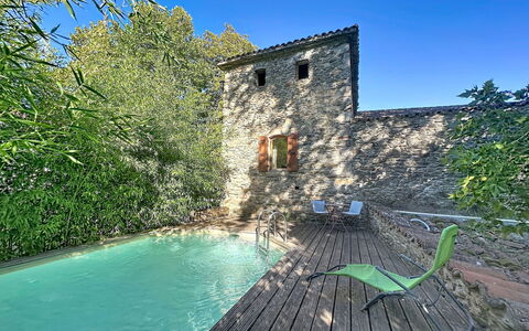 Chateau de la Favède: Bleu, Architecture, Composite, Piscine, Biens, Villa, Arrière-Cour, Ombre, Ferme