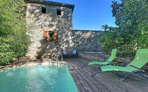 Chateau de la Favède: Bleu, Piscine, Architecture, Composite, Biens, Hacienda, Caractéristique De L'Eau, Villa, Recours, Eco Hôtel