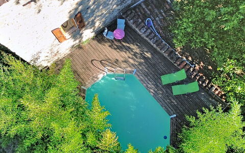 Chateau de la Favède: Piscine, Arrière-Cour, Recours, Caractéristique De L'Eau, Parapluie