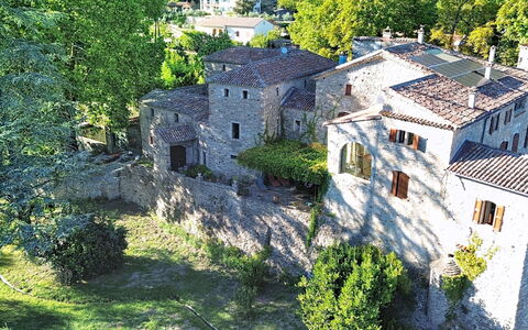 Chateau de la Favède: Bâtiment, Mur, Architecture, Maison, Zone Rurale, Mur De Pierre, Biens, Château, Village, Hacienda