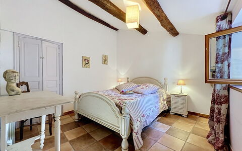 Chateau de la Favède: Meubles, Lit, Design Intérieur, Chambre, Drap De Lit, Literie, Plafond, Bois, Sol, Pièce