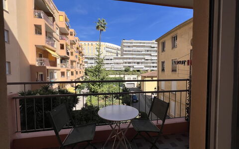 Le Magellan: Quartier, Zone Résidentielle, Appartement, Condominium, Design Urbain, Balcon, Ombre