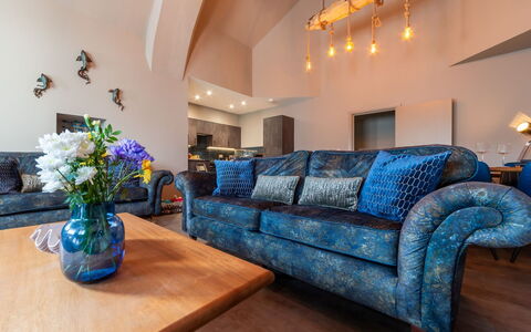 Towan Beach: Design Intérieur, Meubles, Sol, Canapé, Sol, Éclairage, Salon, Domicile, Plafond