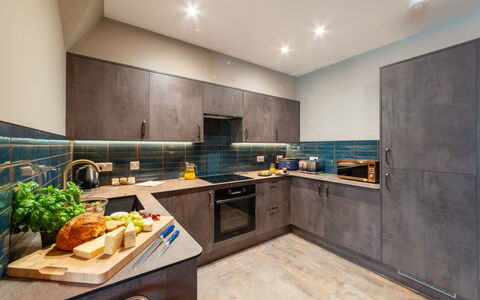 Towan Beach: Cuisine, Comptoir, Design Intérieur, Sol, Appareil De Cuisine, Meubles, Sol, Plafond, Principaux Appliance, Cabinetry