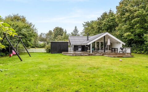 Ejler - 30Km from the Sea: Maison, Domicile, Toit, Chalet, Pelouse, Ferme, Biens, Jardin, Ombre, Aménagement Paysager