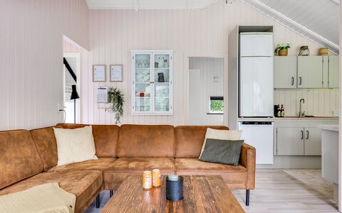 Ejler - 30Km from the Sea: Bois, Sol, Meubles, Design Intérieur, Canapé, Sol, Salon, Plafond, Domicile, Parquet
