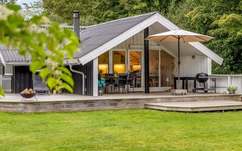 Ejler - 30Km from the Sea: Meubles, Design Intérieur, Sol, Plafond, Sol, Chaise, Pièce, Éclairage, Table, Table Cuisine Et Salle A Manger