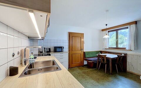 Ferienhaus Christl: Plafond, Design Intérieur, Sol, Pièce, Sol, Cabinetry, Dur, Luminaire, Tache De Bois, Chaise