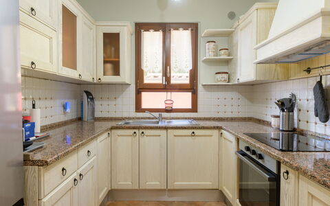 Red House: Cuisine, Cabinetry, Comptoir, Appareil De Cuisine, Principaux Appliance, Design Intérieur, Bois, Meubles, Sol, Placard