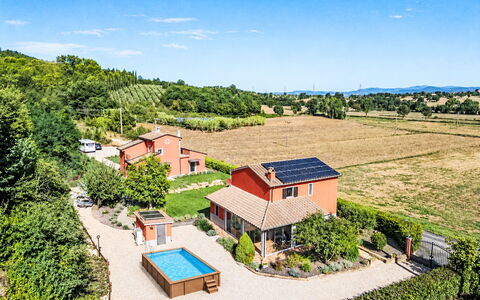 Red House: Chalet, Biens, Jardin, Ferme, Piscine, Aménagement Paysager, Eco Hôtel, Arrière-Cour, Villa, Plantation