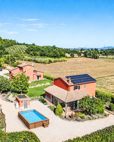 Red House: Chalet, Biens, Jardin, Ferme, Piscine, Aménagement Paysager, Eco Hôtel, Arrière-Cour, Villa, Plantation