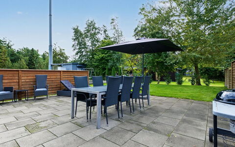 Nina - 600M from the Sea: Meubles, Mobilier De Jardin, Chaise, Tableau De Plein Air, Jardin, Ombre, Patio, Aménagement Paysager, Dalle, Cour
