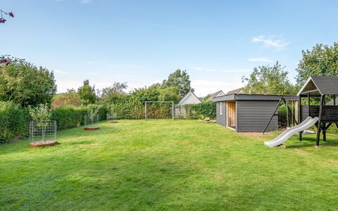 Anarosa - 6Km from the Sea: Herbe, Jardin, Lot Terre, Pelouse, Arrière-Cour, Ombre, Batiments Jardin, Couverture De Sol