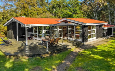 Aisa - 200M from the Sea: Chalet, Domicile, Batiments Jardin, Biens, Cour, Cabanon, Siding, Ferme, Cabane En Rondins, Porche