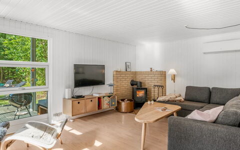 Aisa - 200M from the Sea: Design Intérieur, Mur, Sol, Bois, Plafond, Sol, Meubles, Canapé, Salon, Parquet