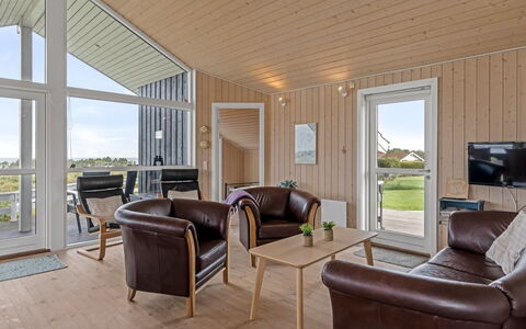 Taneli - 400M from the Sea: Bois, Domicile, Porte, Chalet, Maison, Porche, Siding, Plafond, Biens, Dur