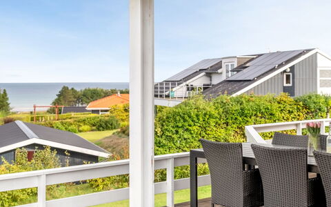 Taneli - 400M from the Sea: Bois, Porche, Domicile, Balcon, Plate-Forme, Balustrade, Ombre, Dur, Tache De Bois, Biens