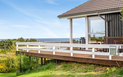 Taneli - 400M from the Sea: Bois, Porche, Plate-Forme, Dur, Planche, Chalet, Ombre, Tache De Bois, Balustrade, Clôture