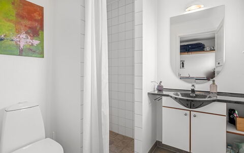 Jela - 10M from the Sea: Luminaire Plomberie, Évier, Design Intérieur, Sol, Sol, Lavabo, Robinet, Salle De Bains, Toilette, Plomberie