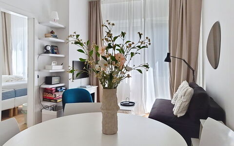 Franz Josef: Meubles, Design Intérieur, Mur, Sol, Sol, Pièce, Table, Bois, Salon, Plafond