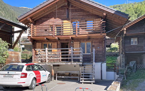 Perray 22: Maison, Chalet, Pente, Balcon, Siding, Cabane En Rondins, Porche, Village, Escaliers, Lumber