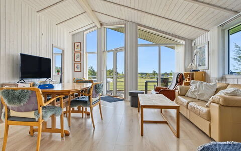 Sighrik - 600M from the Sea: Domicile, Chalet, Porte, Dur, Porche, Biens, Siding, Planche, Tache De Bois, Batiments Jardin