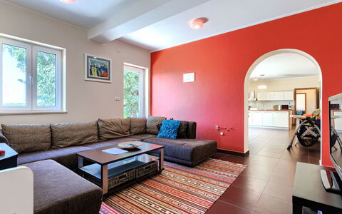 Istria Serenity: Design Intérieur, Meubles, Sol, Sol, Canapé, Mur, Plafond, Bois, Pièce, Salon