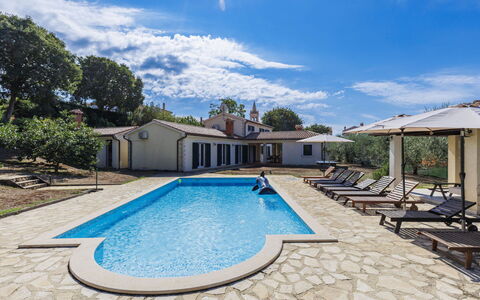 Istria Serenity: Bleu, Piscine, Recours, Biens, Loisir, Eco Hôtel, Ombre, Villa, Hacienda, Thermes