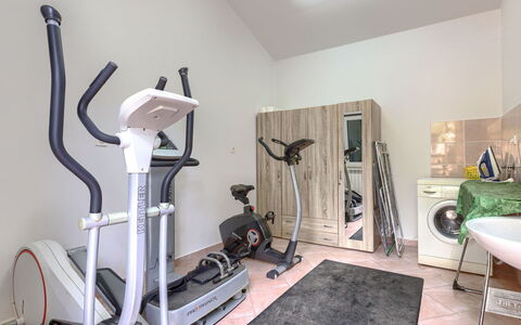 Istria Serenity: Sol, Sol, Design Intérieur, Pièce, Plafond, Machine D'Exercice Physique, Equipement D'Exercice, Luminaire Plomberie, Hôtel, Gym