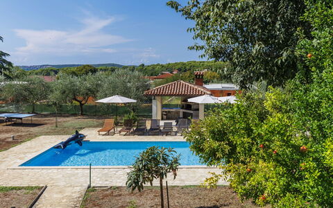 Istria Serenity: Piscine, Recours, Eco Hôtel, Mobilier De Jardin, Hacienda, Ombre, Biens, Parapluie, Thermes, Villa