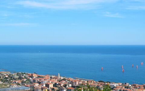 Due Passi: Bleu, Jour, Plan D'Eau, Horizon, Zone Résidentielle, Côte, Mer, Cotiers Et Relief Océaniques, Été, Paysage