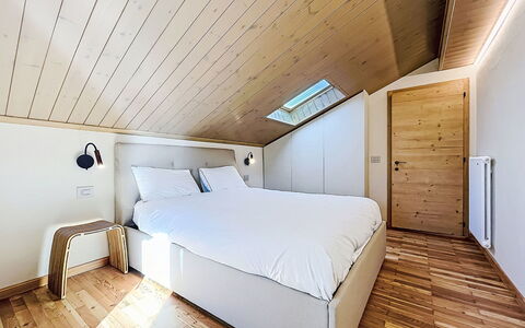 Dorian: Design Intérieur, Sol, Bois, Sol, Plafond, Meubles, Pièce, Chambre, Éclairage, Lit