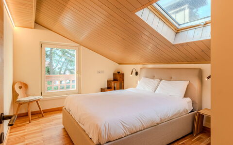 Dorian: Meubles, Design Intérieur, Chambre, Lit, Bois, Plafond, Drap De Lit, Literie, Sol, Domicile