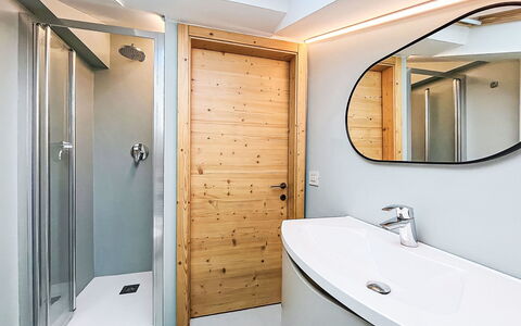 Dorian: Sol, Luminaire Plomberie, Bois, Design Intérieur, Sol, Salle De Bains, Plafond, Lavabo, Plomberie, Robinet