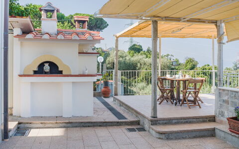 L'Edera e Il Mare: Balcon, Ombre, Structure En Plein Air, Porche, Hacienda, Plante D'Appartement, Clôture, Villa, Balustrade, Pot De Fleur