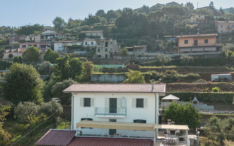 L'Edera e Il Mare: Zone Résidentielle, Maison, Domicile, Toit, Établissements Humains, Zone Rurale, Balcon, Village, Banlieue, Chalet