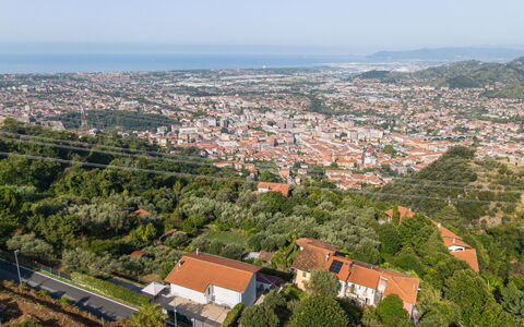 L'Edera e Il Mare: Jour, Zone Résidentielle, Zone Urbaine, Horizon, Paysage, Quartier, Vue Du Ciel, Banlieue, Zone Rurale, Lot Terre