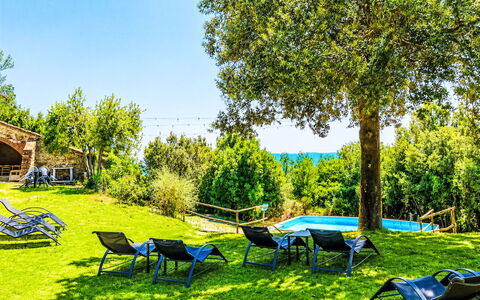 Villa Monti: Bleu, Jardin, Mobilier De Jardin, Ombre, Pelouse, Eco Hôtel, Aménagement Paysager, Parc, Cour, Arrière-Cour