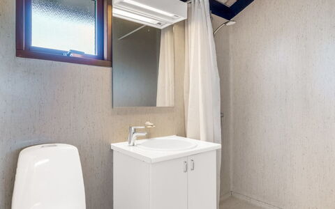 Anita - 400M from the Sea: Luminaire Plomberie, Mur, Évier, Sol, Lavabo, Salle De Bains, Sol, Design Intérieur, Robinet, Plafond