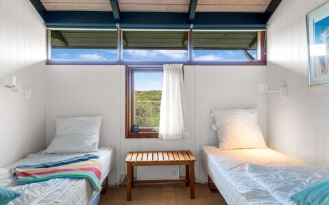 Anita - 400M from the Sea: Bois, Sol, Plafond, Cadre De Lit, Lit, Chambre, Dur, Tache De Bois, Daylighting, Literie