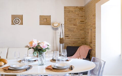 La Casa in Centro: Meubles, Design Intérieur, Mur, Chaise, Sol, Table, Bois, Salle À Manger, Table Cuisine Et Salle A Manger, Éclairage