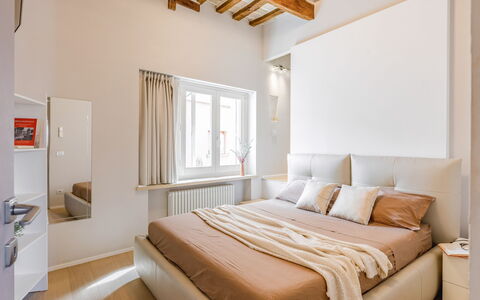 La Casa in Centro: Meubles, Lit, Design Intérieur, Chambre, Sol, Sol, Mur, Pièce, Bois, Literie