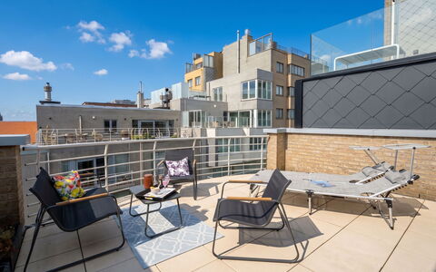 Amielie with Lateral Seaview: Appartement, Design Urbain, Composite, Balcon, Mobilier De Jardin, Condominium, Chaise, Plate-Forme, Patio, Balustrade