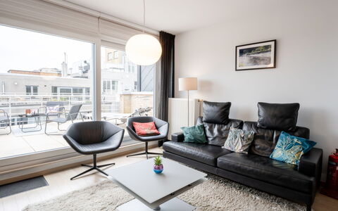Amielie with Lateral Seaview: Meubles, Design Intérieur, Sol, Mur, Canapé, Sol, Plafond, Salon, Pièce, Appartement