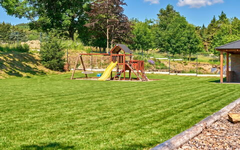 Kovářská 543: Herbe, Jardin, Pelouse, Couverture De Sol, Aménagement Paysager, Cour, Arrière-Cour, Gazon Artificiel, Parc