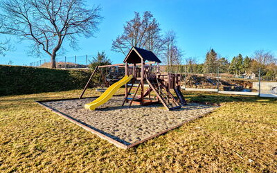 Kovářská 543: Toboggan, Équipement Extérieur Play, Chute, Terrain De Jeux, Ombre, Parc, Jardin, Aménagement Paysager